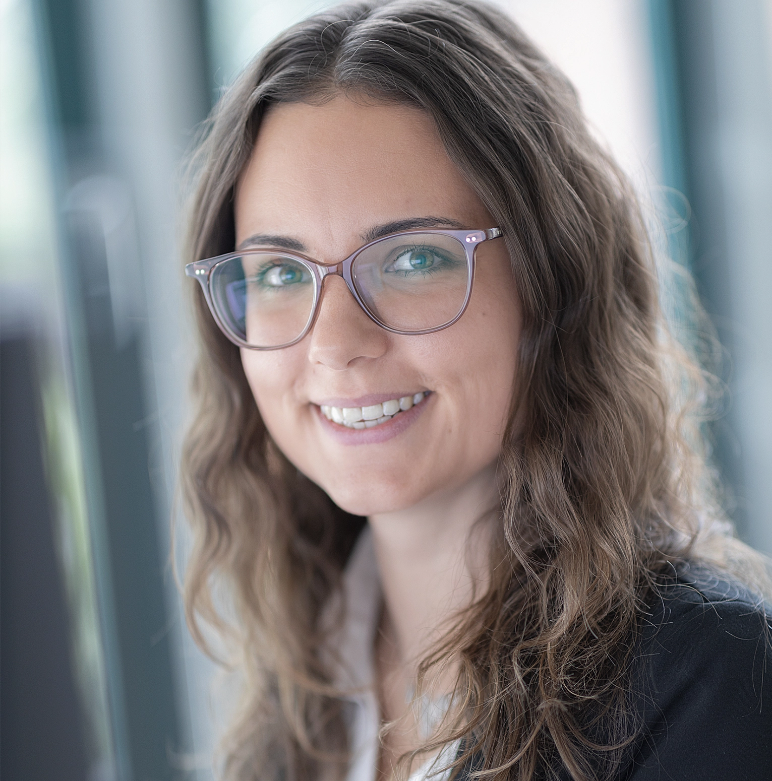 BBZ Steuerkanzlei zeigt eine Steuerfachwirtin im Büro als Beispiel für Karriere im Beruf